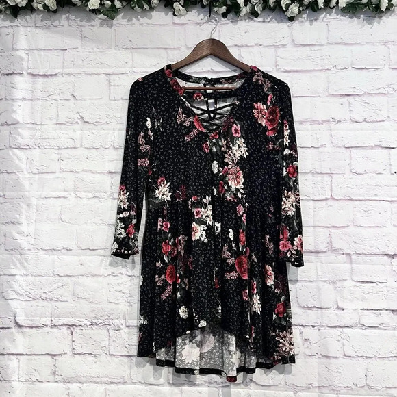 Torrid Super Soft Choker Lace Up Babydoll Tee Keyhole Back Floral Print Size 00 - Picture 3 of 13
